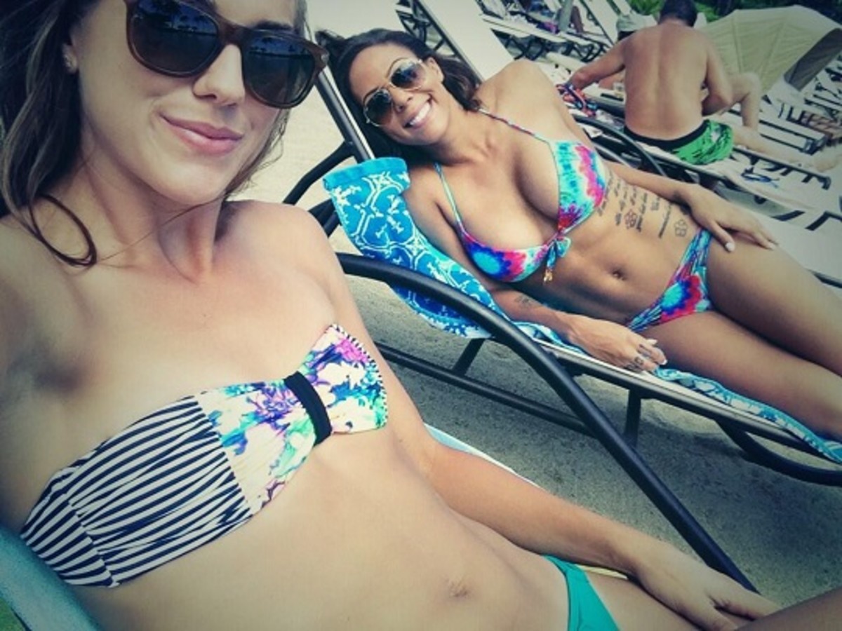 alex-morgan-sydney-leroux.jpg